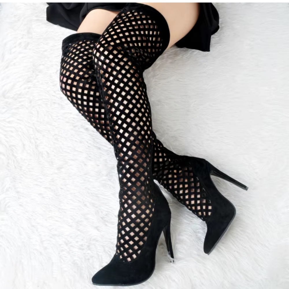 Chic Black Over-the-Knee Boots